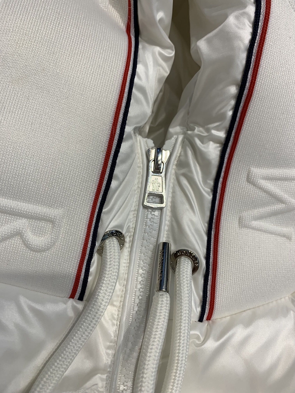 ハイクオリティダウンジャケット素材ディテール